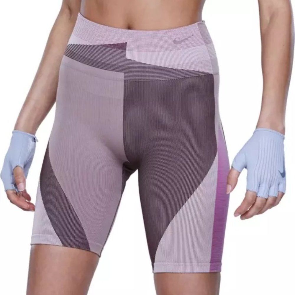 NWT NIKE SCULPT ICON CLASH SEAMLESS SHORTS, MEDIUM